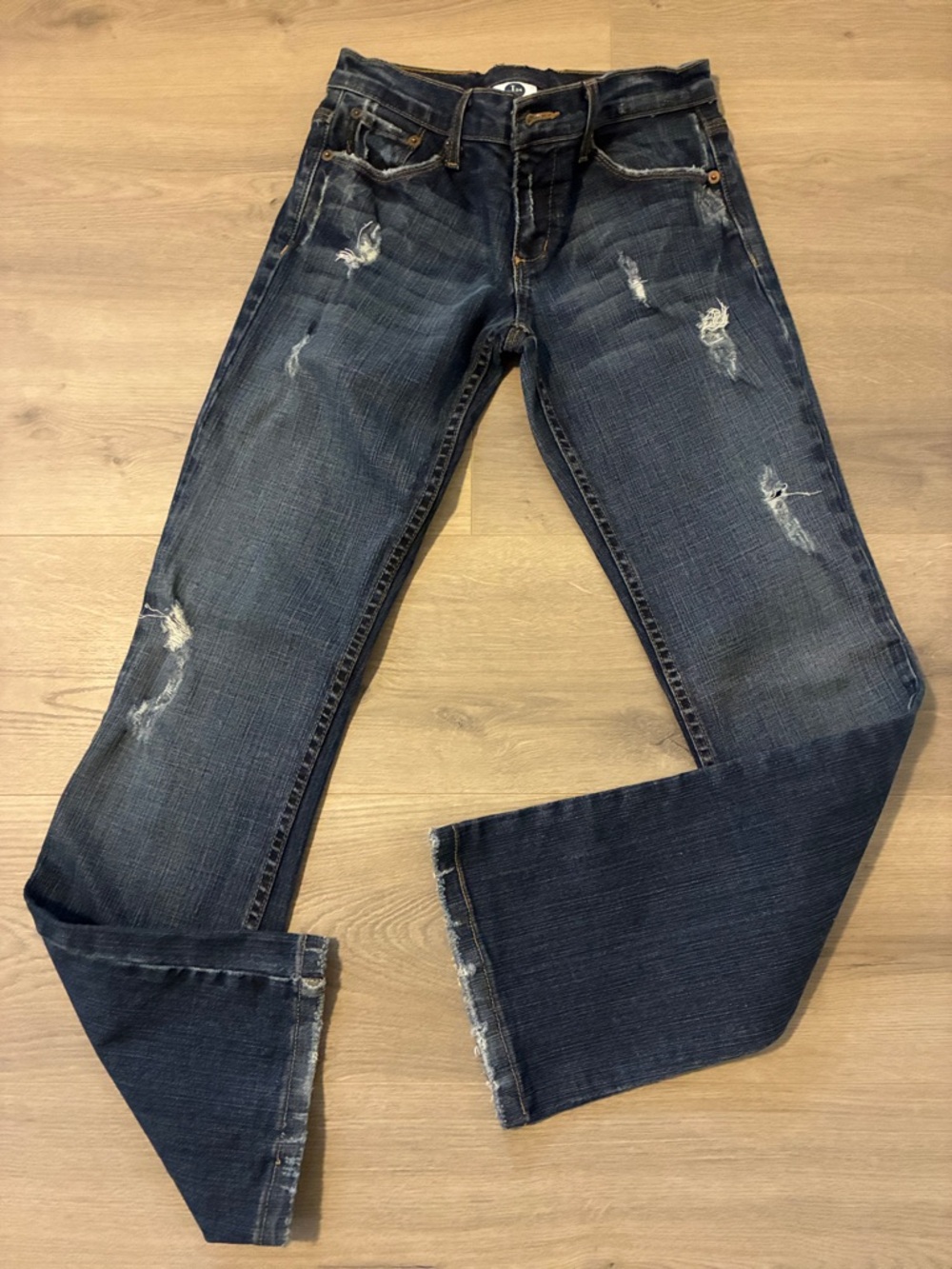Distressed Dark Wash Jeans
Low rise boot cut
Armani Exchange